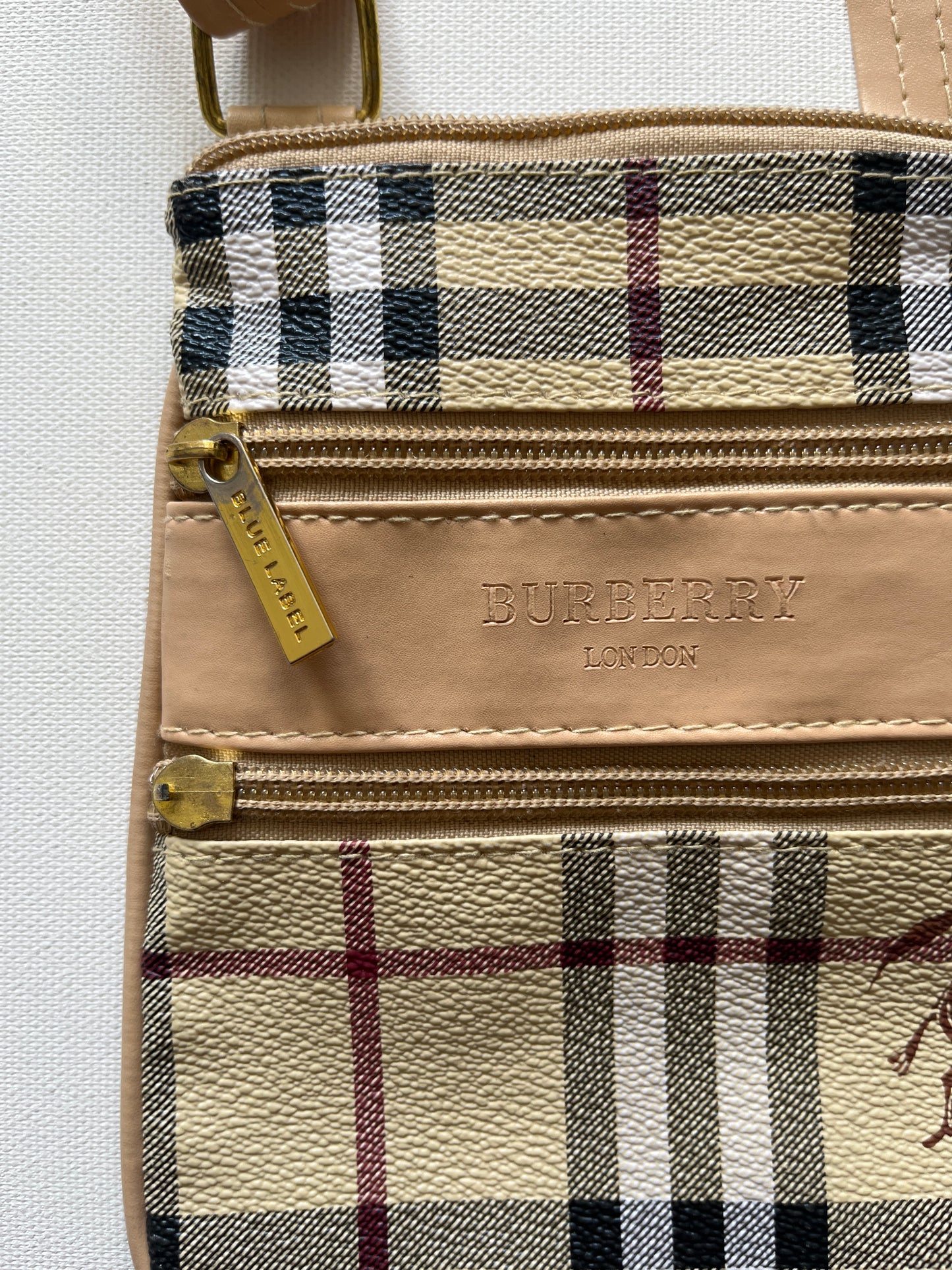 Burberry Umhängetasche klein